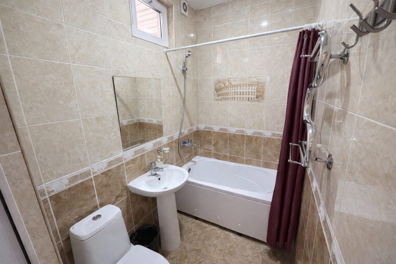 Семейный (Улучшенный 4-х местный номер с балконом и видом на горы и бассейн), Гостевой дом Аида на Православной