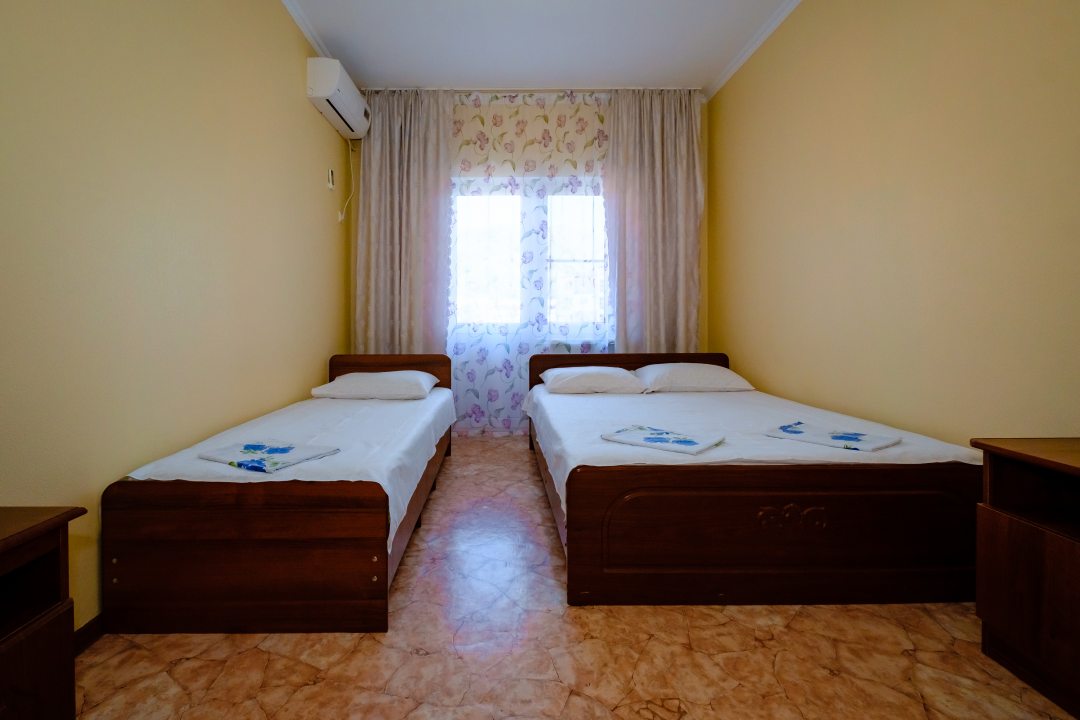 Двухместный (Двухместный номер с 1 большой кроватью или двумя раздельными, и балконом) гостевого дома Элладен, Ольгинка