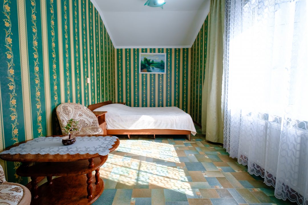 Сьюит (Люкс с 2 спальнями и балконом) гостевого дома Элладен, Ольгинка
