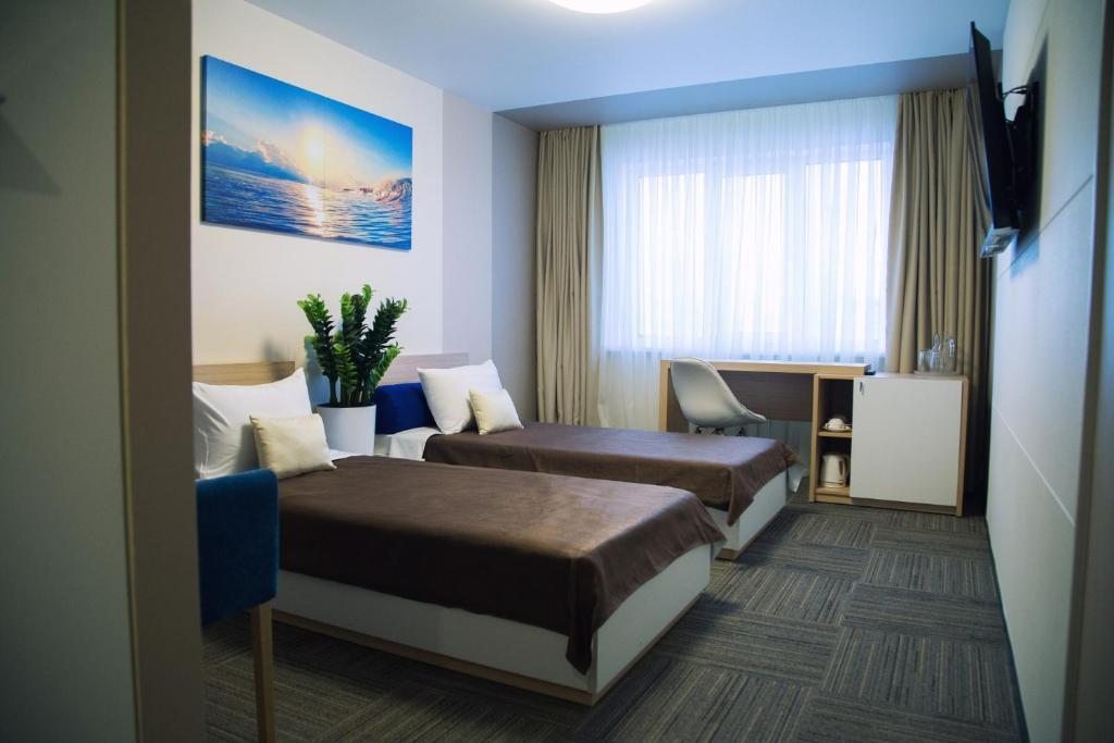 Двухместный (Улучшенный двухместный номер с 2 отдельными кроватями) отеля Норильск