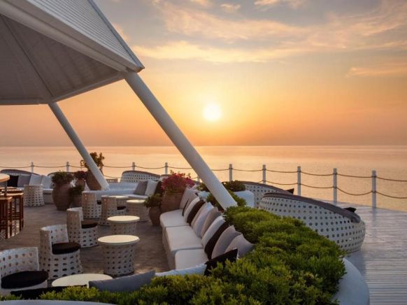Курортный отель Renaissance Antalya Beach