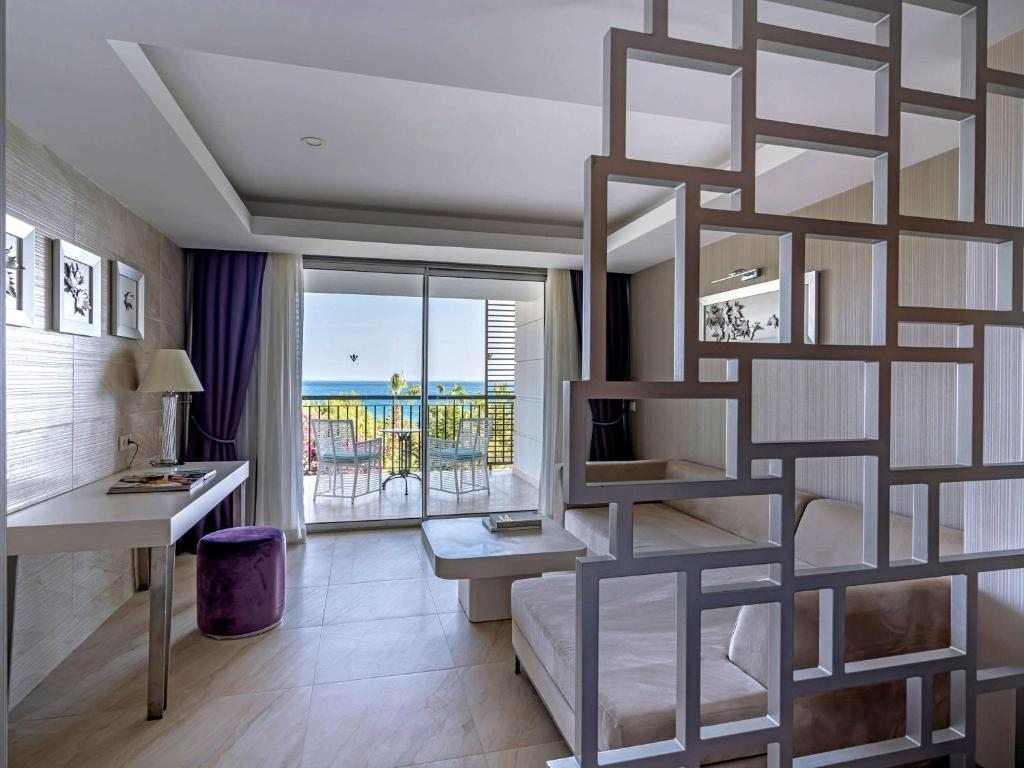 Трехместный (Трехместный номер Делюкс с видом на горы) курортного отеля Rixos Beldibi, Бельдиби