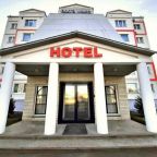 Главный вход в отель MAXROOMS Рыбинск