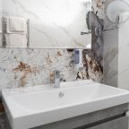 Раковина в ванной комнате