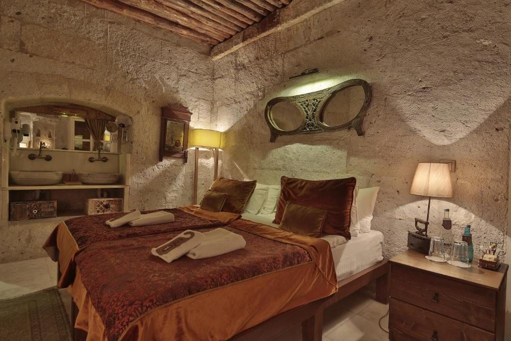 Двухместный (Улучшенный двухместный номер с 1 кроватью или 2 отдельными кроватями «Камень») отеля Rox Cappadocia, Учхисар
