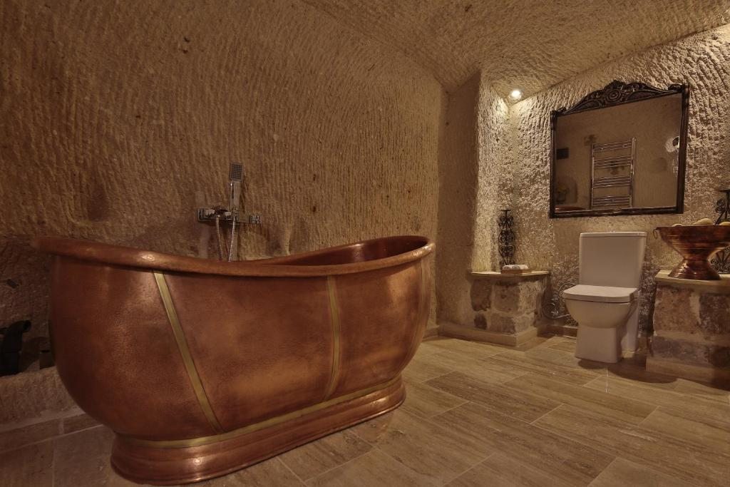 Двухместный (Люкс «Премьер» в виде пещеры) отеля Rox Cappadocia, Учхисар