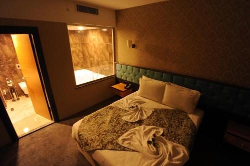 Сьюит (Люкс с кроватью размера «king-size» и диваном-кроватью) отеля Fier Butik Hotel & Spa Kayseri, Кайсери