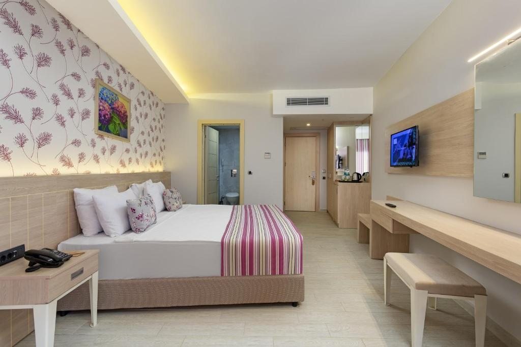 Двухместный (Двухместный номер с 1 кроватью и видом на бассейн) курортного отеля Kervansaray Bodrum, Торба