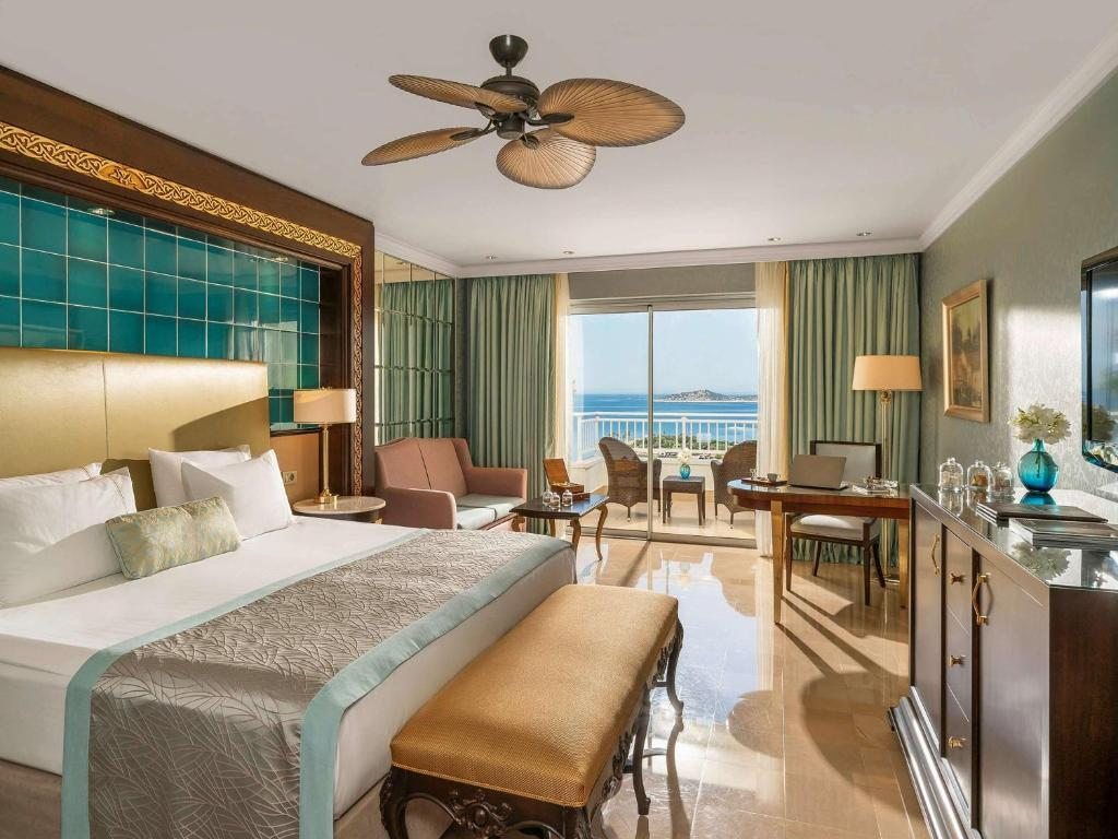 Трехместный (Номер «Премиум» с видом на море) курортного отеля Rixos Premium Bodrum, Торба