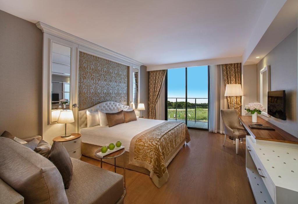 Двухместный (Стандартный двухместный номер с 1 кроватью и видом на окружающий район (для 2 взрослых и 2 детей)) отеля Aska Lara Resort & Spa, Лара