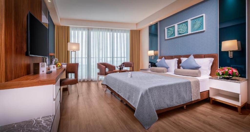 Двухместный (Стандартный двухместный номер с 1 кроватью или 2 отдельными кроватями и видом на море) курортного отеля Baia Lara, Лара