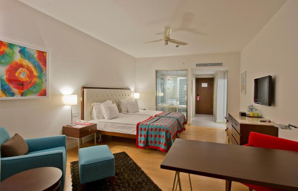 Двухместный (Двухместный номер Делюкс с 1 кроватью или 2 отдельными кроватями, боковой вид на море) курортного отеля Barut Lara, Лара