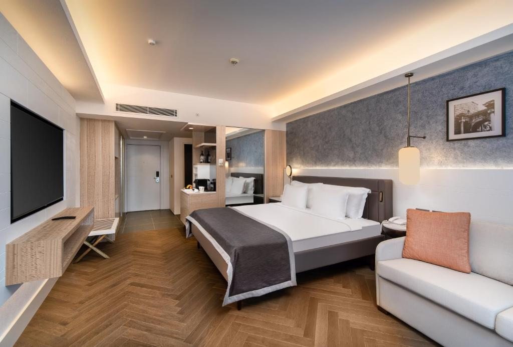 Двухместный (Двухместный номер с 1 кроватью или 2 отдельными кроватями и частичным видом на море) курортного отеля Barut Lara, Лара