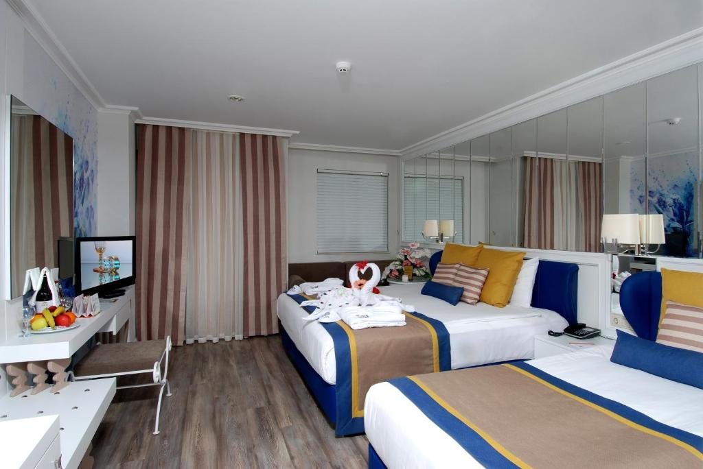 Двухместный (Стандартный двухместный номер с 1 двуспальной или 2 отдельными кроватями, вид на окрестности) курортного отеля Delphin Diva, Лара
