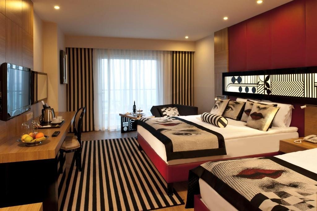 Двухместный (Улучшенный двухместный номер с 1 кроватью или 2 отдельными кроватями и боковым видом на море) курортного отеля Delphin Imperial Lara, Лара
