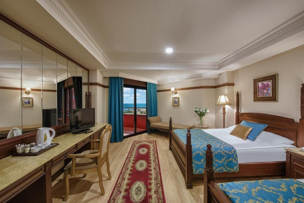 Двухместный (Стандартный двухместный номер с 1 кроватью или 2 отдельными кроватями и боковым видом на море) курортного отеля Delphin Palace, Лара