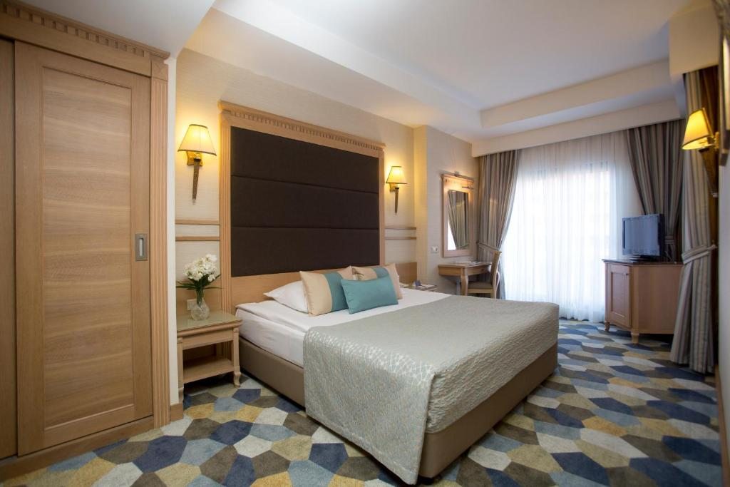 Двухместный (Стандартный двухместный номер с 1 кроватью или 2 отдельными кроватями, вид на город) курортного отеля Fame Residence Lara & Spa, Лара