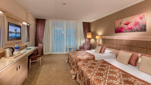 Двухместный (Двухместный номер - Для гостей с ограниченными физическими возможностями) курортного отеля Miracle Resort, Лара