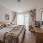 Сьюит (Улучшенный номер - Для некурящих), Отель Ramada Lara