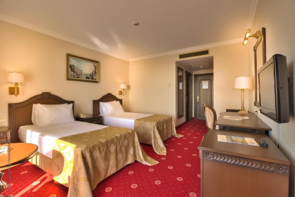 Двухместный (Стандартный двухместный номер с 1 кроватью и видом на сад) отеля Venezia Palace Deluxe Resort, Лара