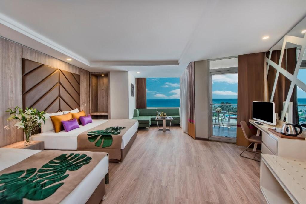 Двухместный (Номер «Будь Больше» с видом на море) курортного отеля Delphin BE Grand Resort, Лара