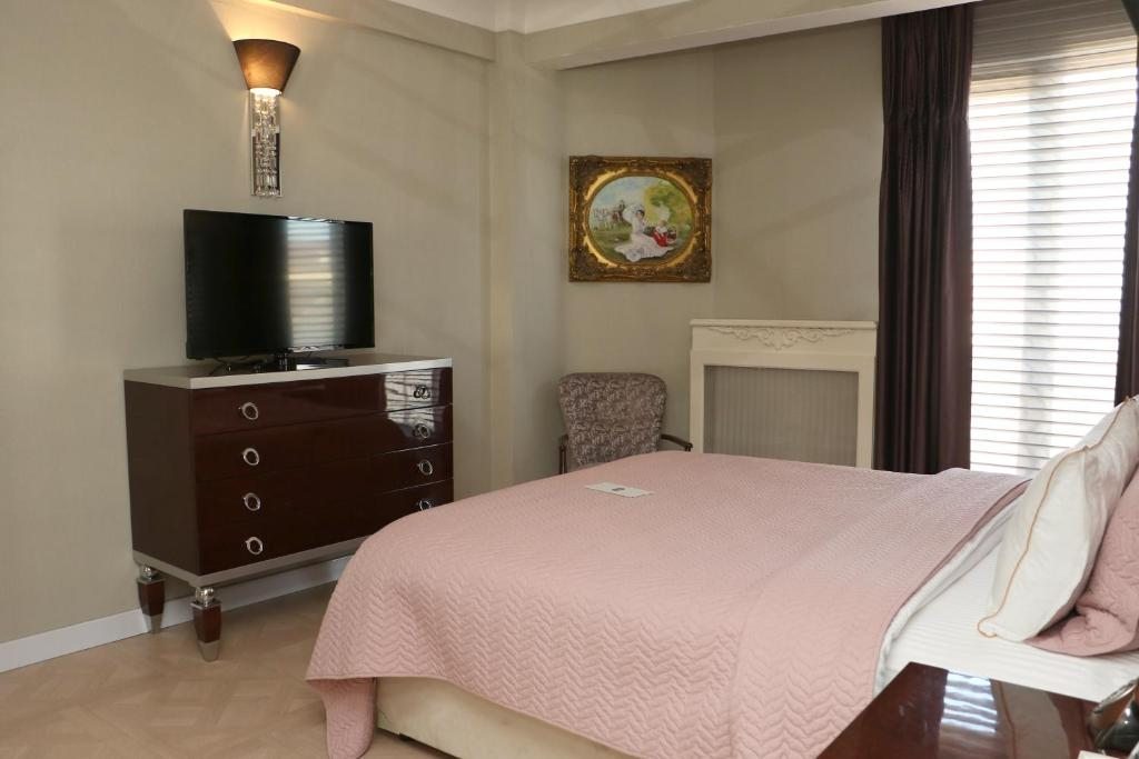 Сьюит (Люкс с кроватью размера «king-size» и видом на море) отеля Myhouse Hotel, Самсун