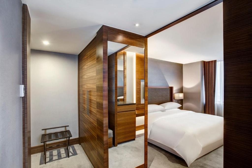 Двухместный (Классический номер с кроватью размера «king-size» - Вид на город) отеля Sheraton Grand Samsun, Самсун