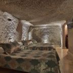 Семейный (Семейный номер), Shoestring Cave House