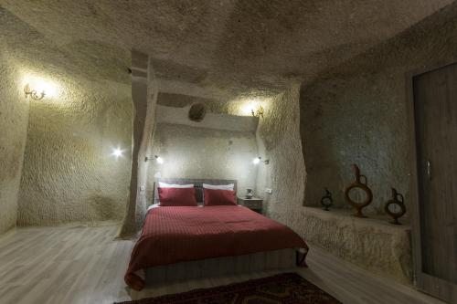 Сьюит (Улучшенный номер - В пещере) отеля Bedrock Cave Hotel, Гереме