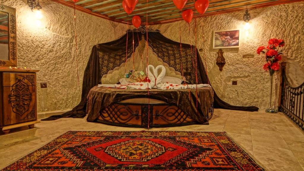 Трехместный (Улучшенный номер - В пещере) отеля Cappadocia Inn Hotel, Гереме
