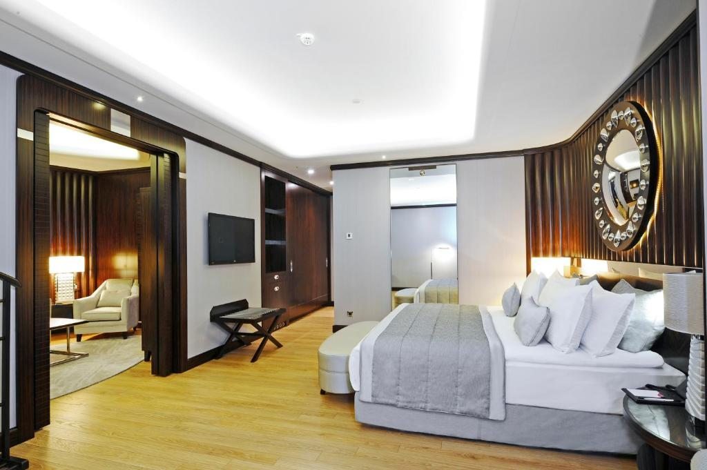 Сьюит (Представительский люкс для курящих гостей) отеля Crowne Plaza Bursa, Бурса