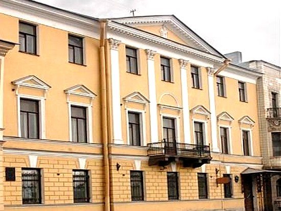 Фасад отеля «Счастливый Пушкин», Санкт-Петербург. Отель Счастливый Пушкин