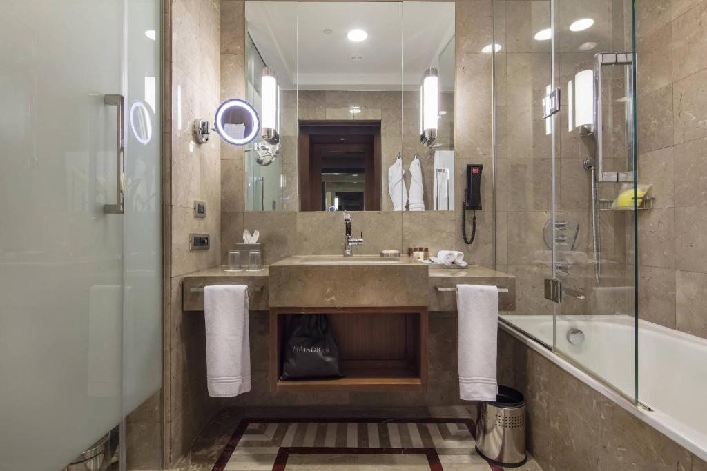 Двухместный (Клубный номер с кроватью размера «king-size») отеля Sheraton Bursa, Бурса