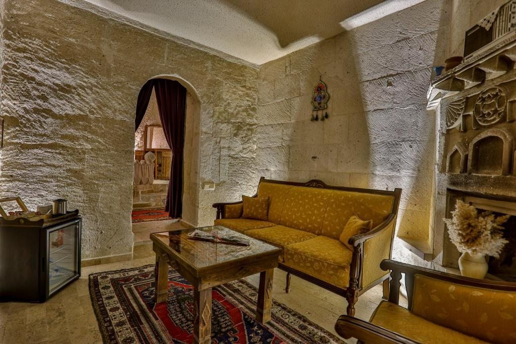 Двухместный (Двухместный номер Делюкс с 1 кроватью - в пещере) отеля Hidden Cave Hotel, Гереме