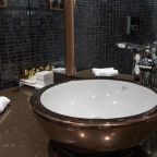 Двухместный (Улучшенный номер с кроватью размера «king-size»), Golden Pearl Boutique Hotel