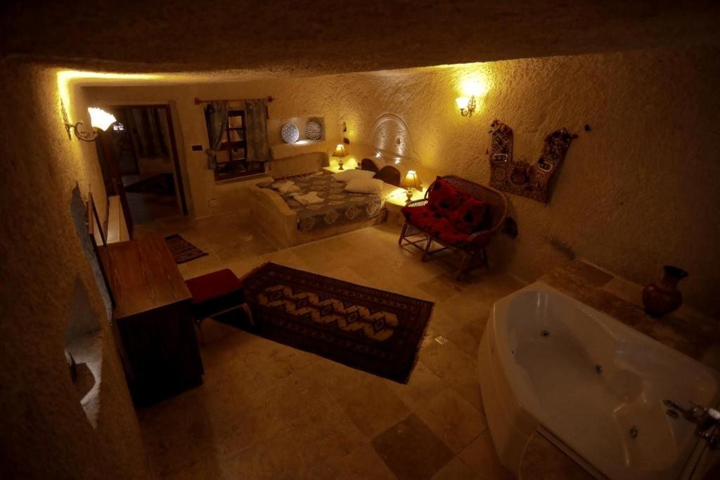 Сьюит (Люкс с кроватью размера «queen-size») отеля Lalezar Cave Hotel, Гереме