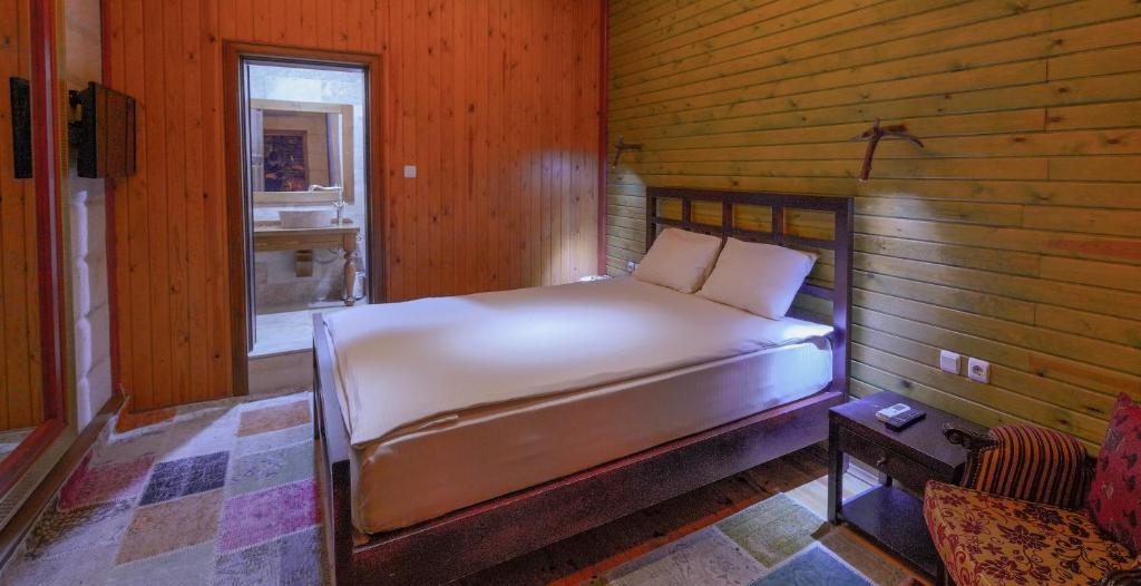 Двухместный (Двухместный номер с 1 кроватью, каменными и деревянными стенами - 1 этаж) отеля Local Cave House Hotel, Гереме