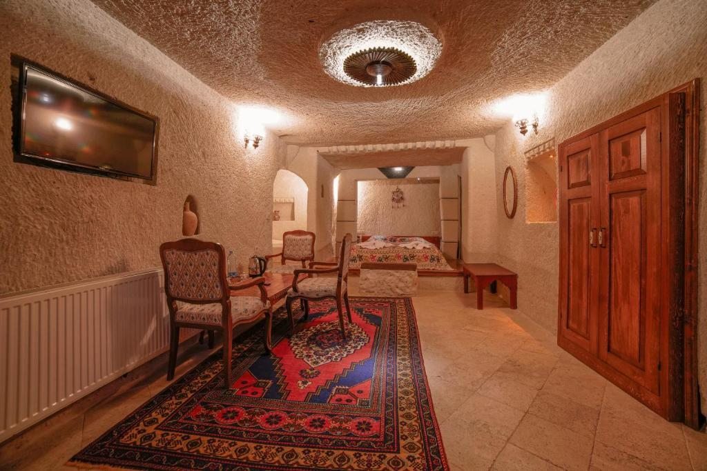 Трехместный (Трехместный номер в пещере), Local Cave House Hotel