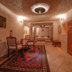 Трехместный (Трехместный номер в пещере), Local Cave House Hotel