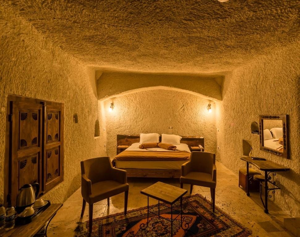 Трехместный (Трехместный номер) отеля Sarihan Cave Hotel, Гереме