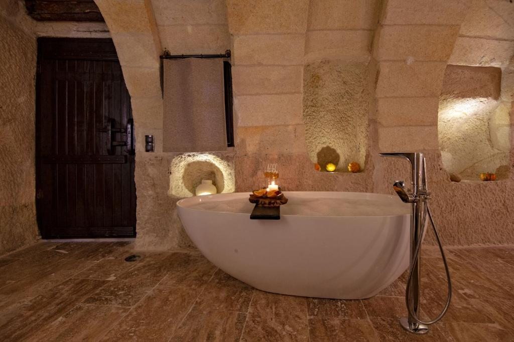 Двухместный (Двухместный номер Делюкс с 1 кроватью и ванной), Sato Cave Hotel Cappadocia