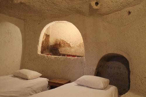 Двухместный (Стандартный двухместный номер «Пещера» с 2 отдельными кроватями, общей ванной комнатой и туалетом) отеля Yasin's Place Cave Hotel, Гереме