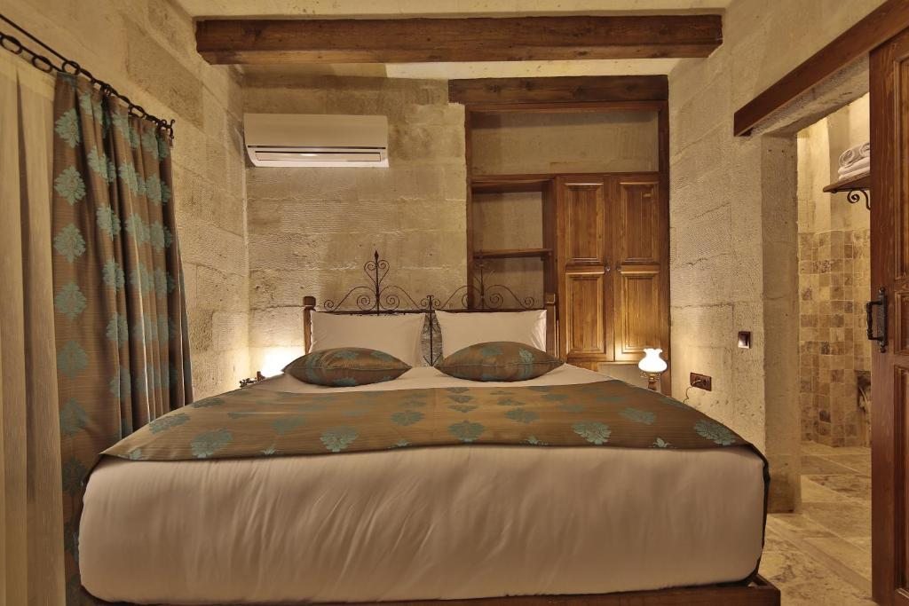 Двухместный (Стандартный двухместный номер с 1 кроватью и балконом) отеля Aren Cave Hotel, Гереме