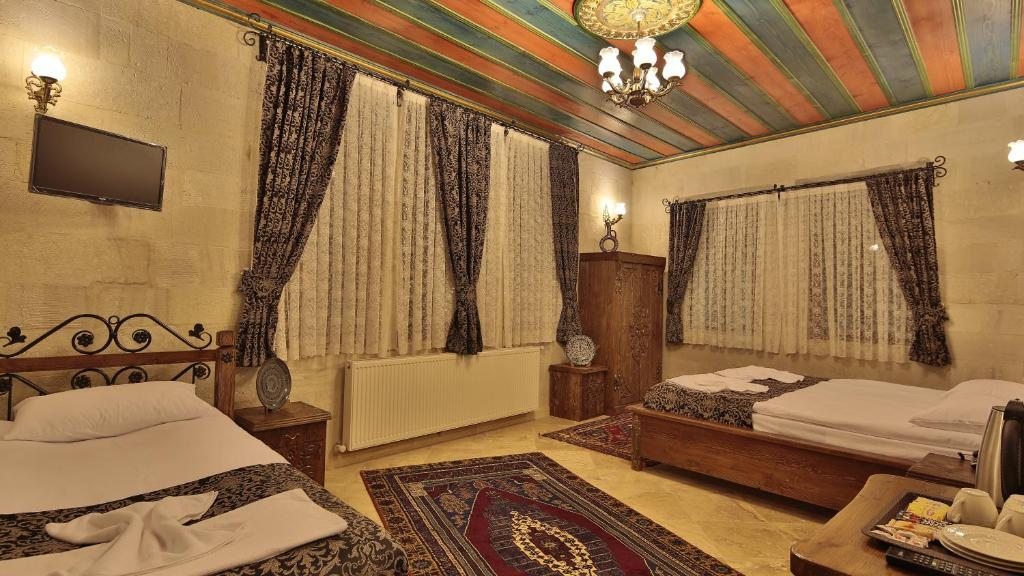 Трехместный (Трехместный номер) отеля Cappadocia Cave Land Hotel, Гереме