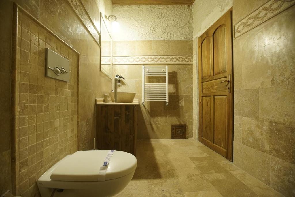 Двухместный (Каменный двухместный номер Делюкс с 1 кроватью) отеля Chelebi Cave House Hotel, Гереме