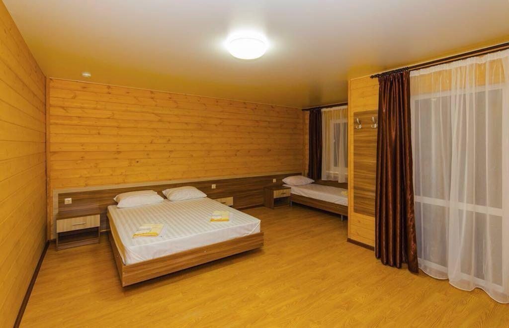 Трехместный (Стандартный трехместный номер) отеля Черномор, Анапа