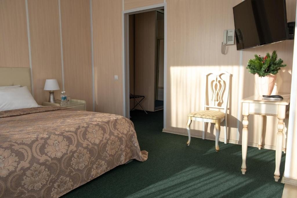 Двухместный (Улучшенный двухместный номер с 1 кроватью) отеля Прионежская Ривьера, Щекино