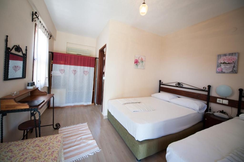 Двухместный (Двухместный номер с 1 кроватью и террасой) отеля Aral Tatil Ciftligi, Бозджаада