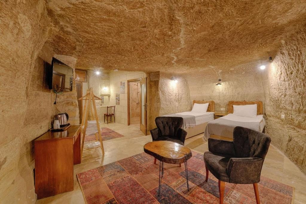 Номер (Кровать в общем женском номере с 7 кроватями), Kemer Cave House