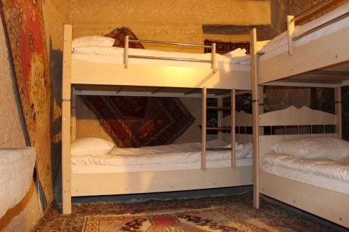 Номер (Односпальная кровать в общем номере для мужчин и женщин) хостела Stay In Peace Cave Hostel, Гереме